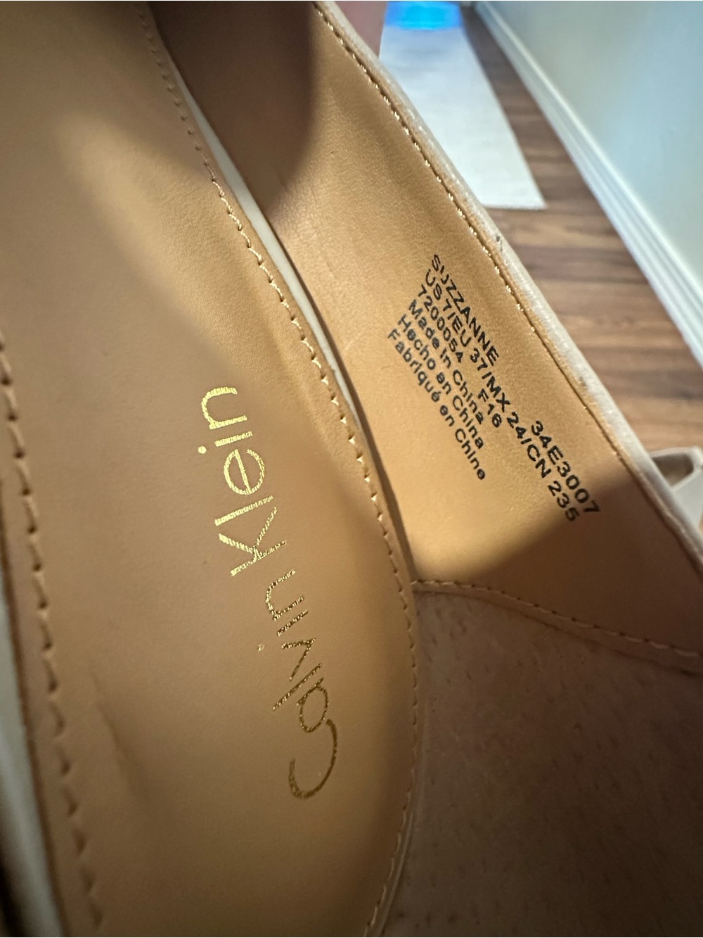 Calvin Klein nude heals - Picture 4 of 4